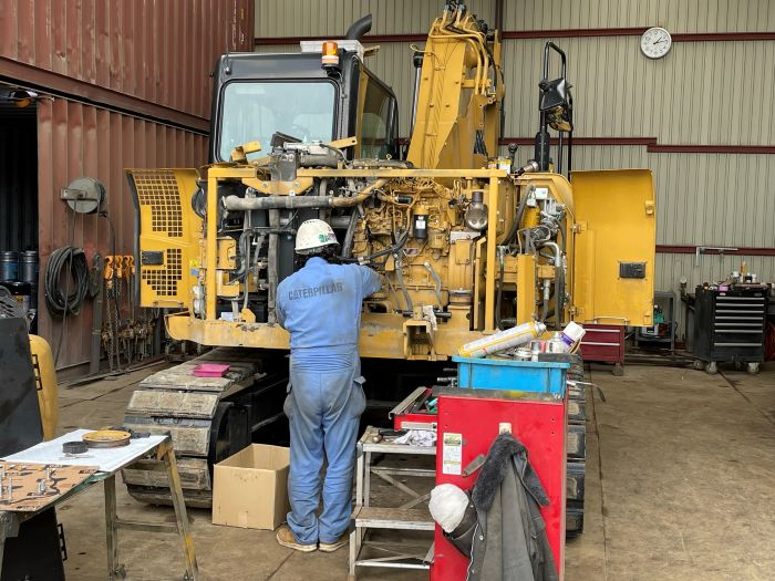 Earthmoving equipment service
