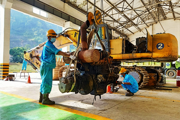 Earthmoving machinery repairs